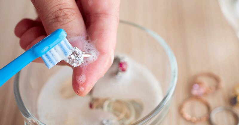 Comment nettoyer des bijoux en diamant ?